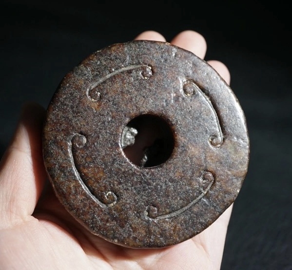 ｜冷门出品｜精选专拍·第贰拾叁场· 明清工老和田玉浅浮雕螭龙镇纸摆件