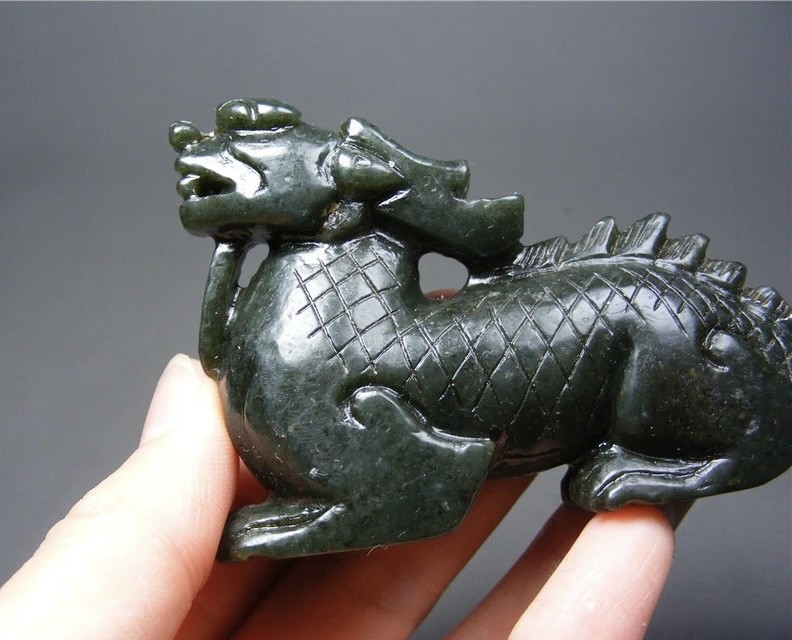 ｜冷门出品｜精选专拍·第贰拾叁场· 和田青玉带沁立体圆雕立龙大摆件