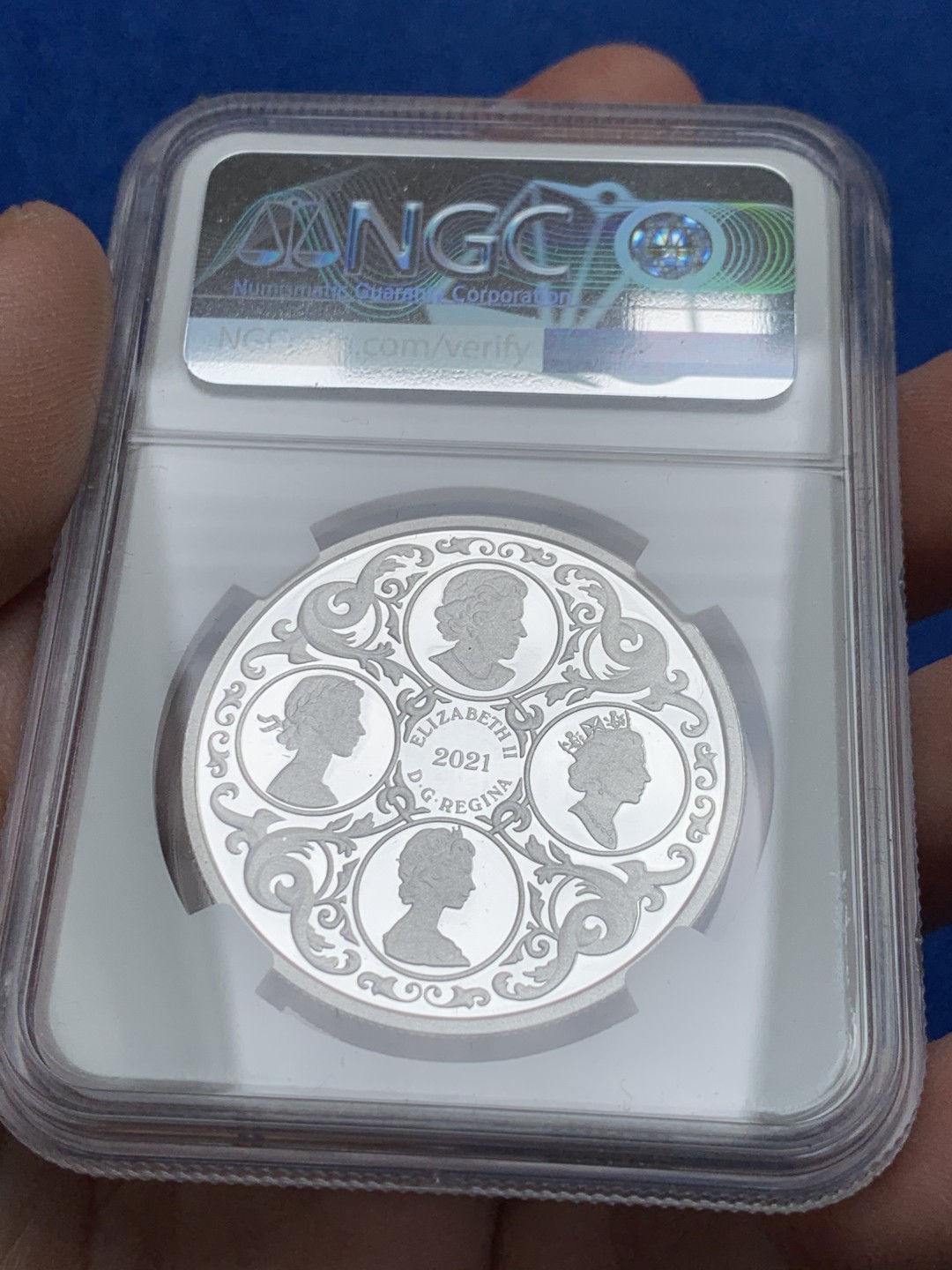 《竞宝斋》第149场-周日，周一，周四 3场 (全场包邮) 2枚一起 NGC-PF 70UC 双满分蓝标套装 英国加拿大联合发行女王95岁诞辰套装 极其难得 盒证齐全