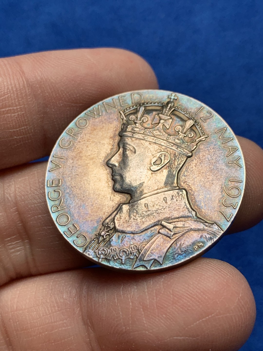 《竞宝斋》第149场-周日，周一，周四 3场 (全场包邮) 英国 乔治六世 1937年 登基纪念银章 15.8克 31.7mm 包浆漂亮