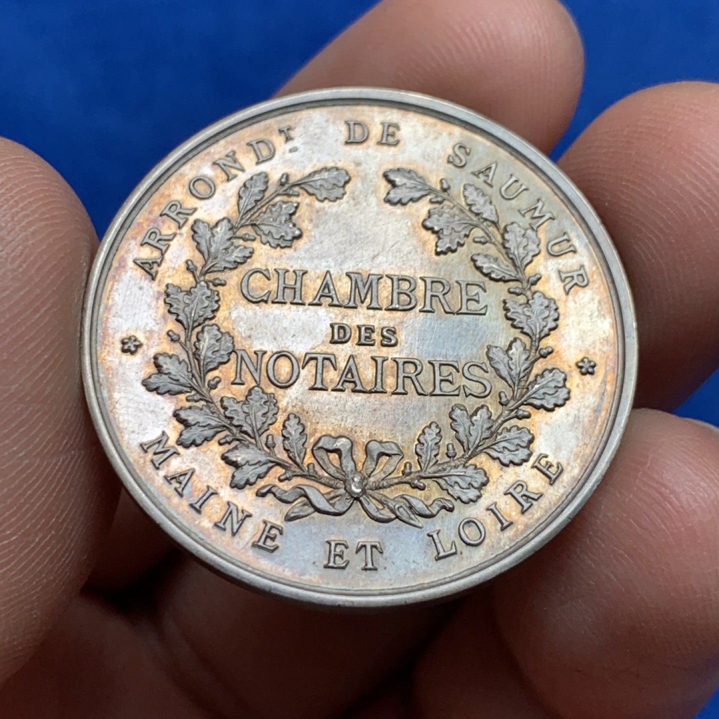 《竞宝斋》第149场-周日，周一，周四 3场 (全场包邮) 法国 1880-1898 法国索米尔郡公证处 圆形银质代币 丰饶角银标，对边直径33.6mm，重量16.6g，状态极好