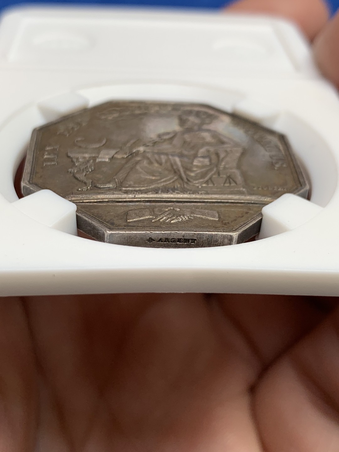 《竞宝斋》第149场-周日，周一，周四 3场 (全场包邮) 法国 1860-1879 八角银质代币 波尔多地区公证人 17.47g，33.5mm，蜜蜂边铭，正义之神坐在左边，靠在一张带有各种标志的桌子前的座位上，手里拿着审慎之神普鲁登斯的蛇镜和契约