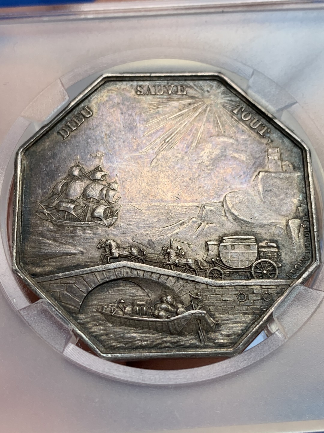 《竞宝斋》第149场-周日，周一，周四 3场 (全场包邮) 法国 早期无边铭 八角银质代币 巴黎保险公司，19.89g，36mm，这款少见 驳船满载货物而过，马夫挥舞着鞭子驾着马车于桥头呼啸而过，太阳光芒照射下一艘帆船驶过，时光流逝，定格在了这一帧画面，细节满满，原味包浆更显立体