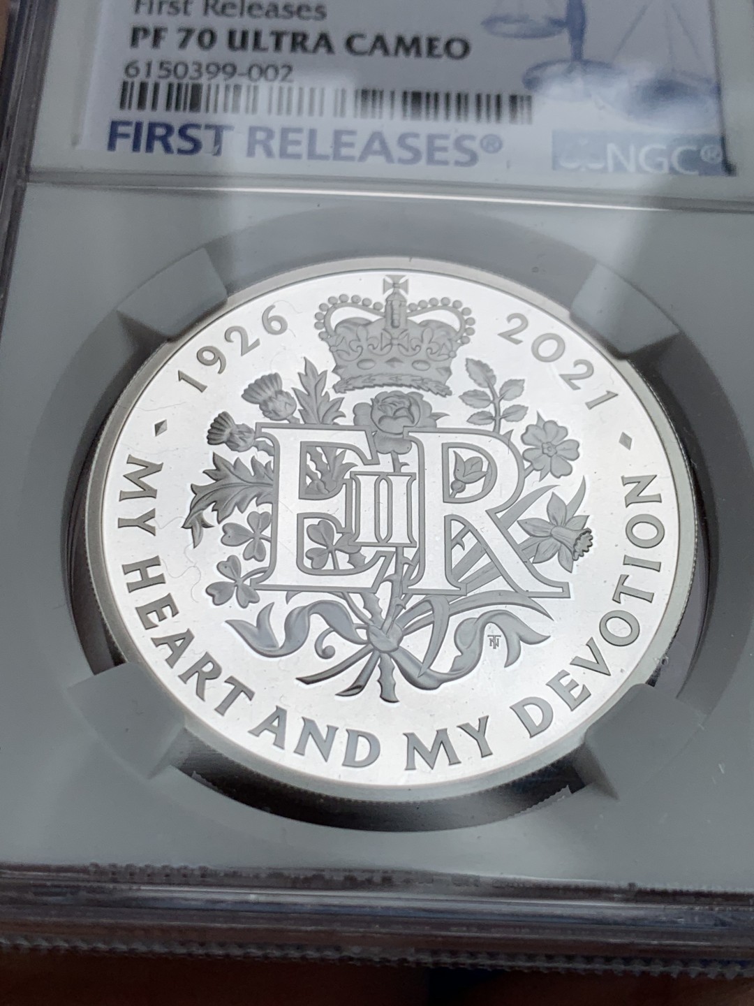 《竞宝斋》第149场-周日，周一，周四 3场 (全场包邮) 2枚一起 NGC-PF 70UC 双满分蓝标套装 英国加拿大联合发行女王95岁诞辰套装 极其难得 盒证齐全