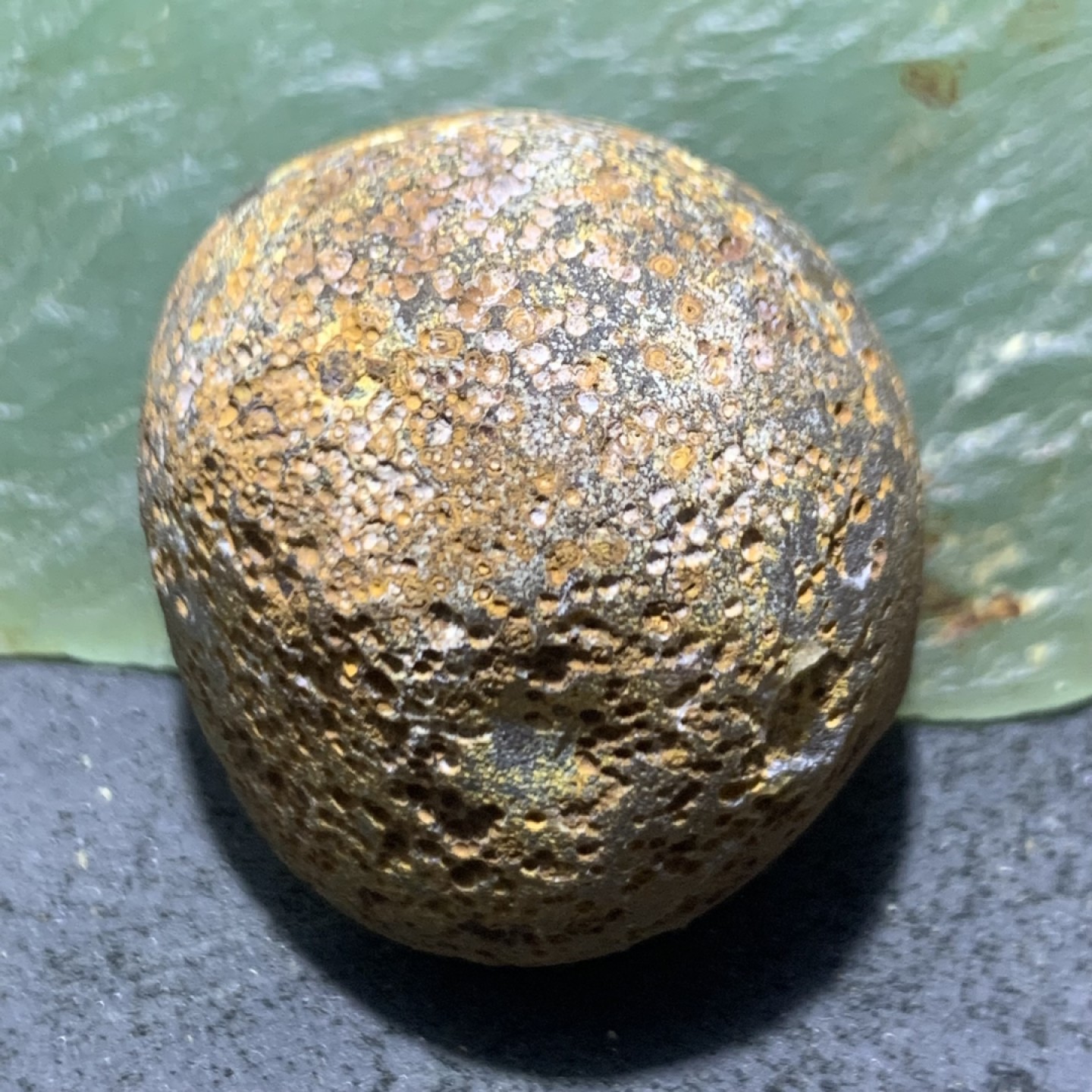 精美亚光蒙料战国红玛瑙高润度原皮雕刻一念之间吊坠一个
