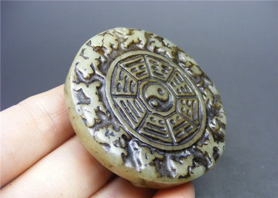 ｜冷门出品｜精选专拍·第贰拾贰场· 地方玉仿古带沁厚实双面工浮雕十二生肖八卦大圆璧