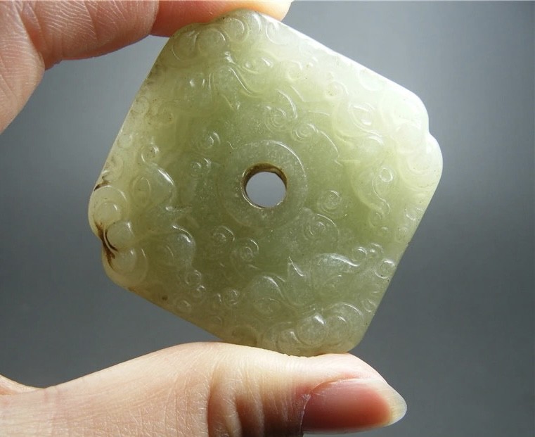 ｜冷门出品｜精选专拍·第贰拾贰场· 地方玉带黑沁双面工厚实四面饕餮兽面纹方形大玉璧佩