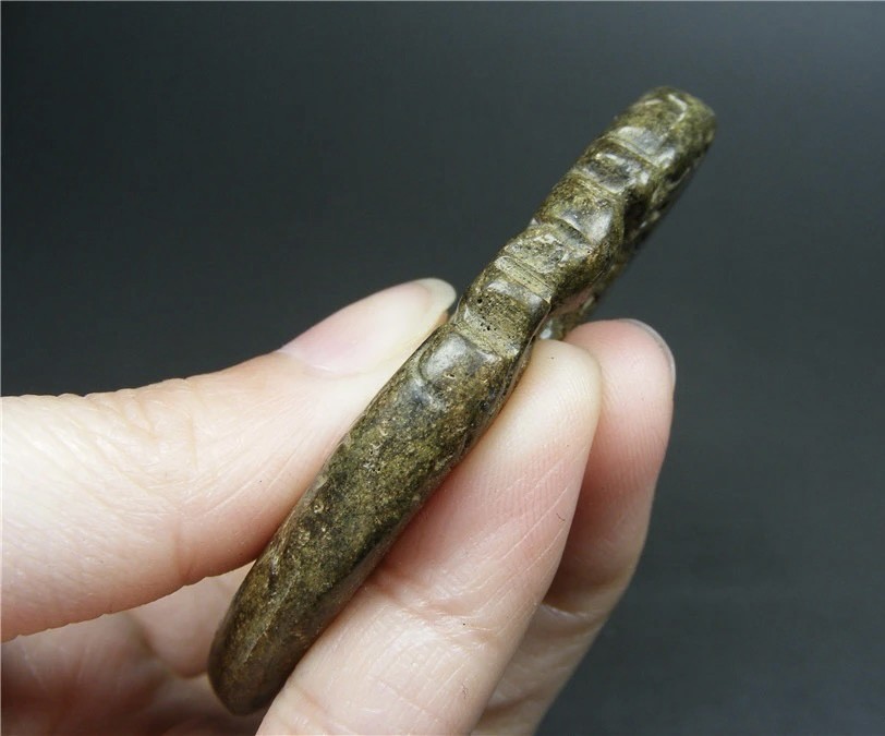 ｜冷门出品｜精选专拍·第贰拾贰场· 地方玉提油做色高浮雕龙纹圆形大把件