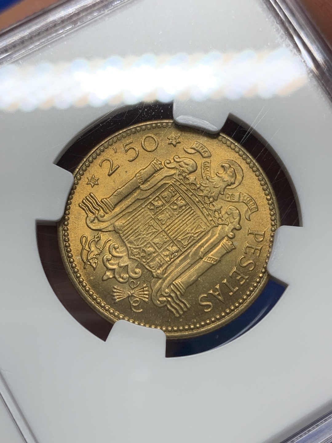 《竞宝斋》第149场-周日，周一，周四 3场 (全场包邮) 亚军分 NGC-MS66 西班牙1953年 佛朗哥2.5比塞塔铜币 单一年份面值本身就很少见 这样的品相就是顶级了