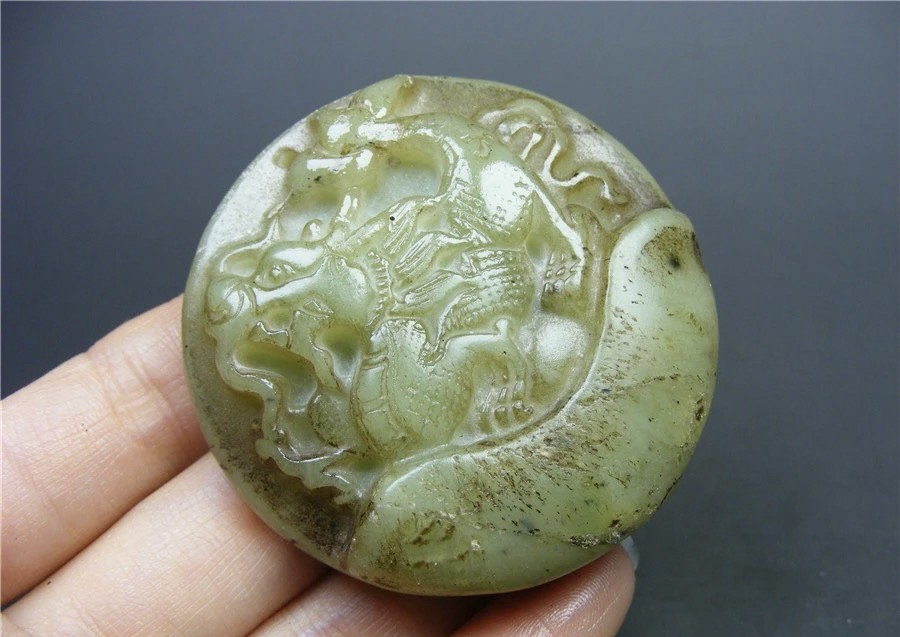 ｜冷门出品｜精选专拍·第贰拾贰场· 地方玉仿古带沁厚实双面工浮雕十二生肖八卦大圆璧