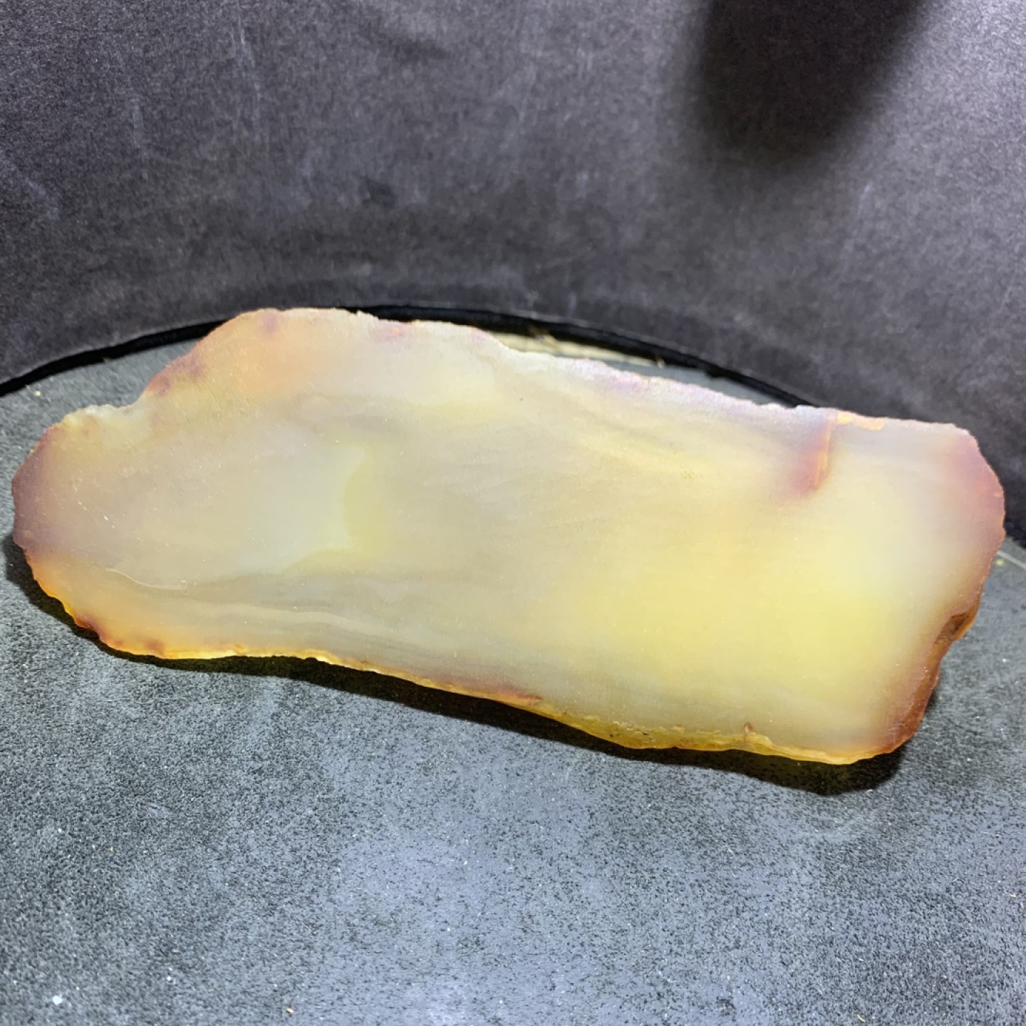 精美天然巴西玛瑙切片雕刻一马当先摆件一个，