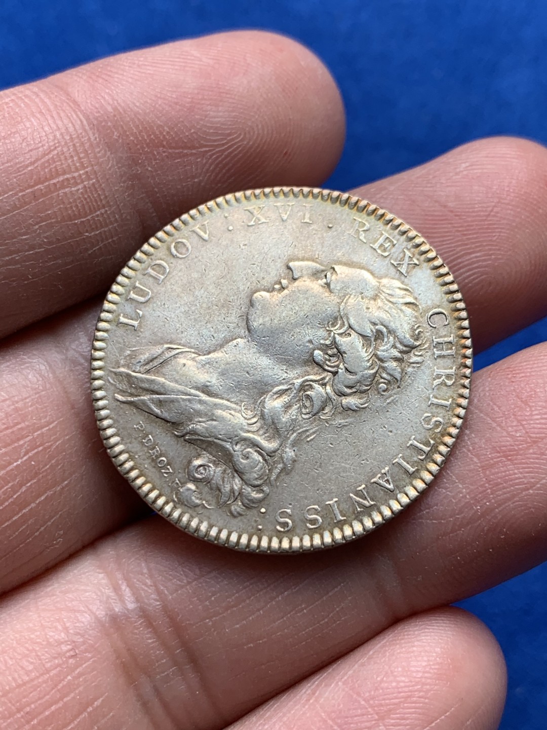 《竞宝斋》第149场-周日，周一，周四 3场 (全场包邮) 法国 1776 路易十六 圆形银质代币 人像清晰 背面元素丰富