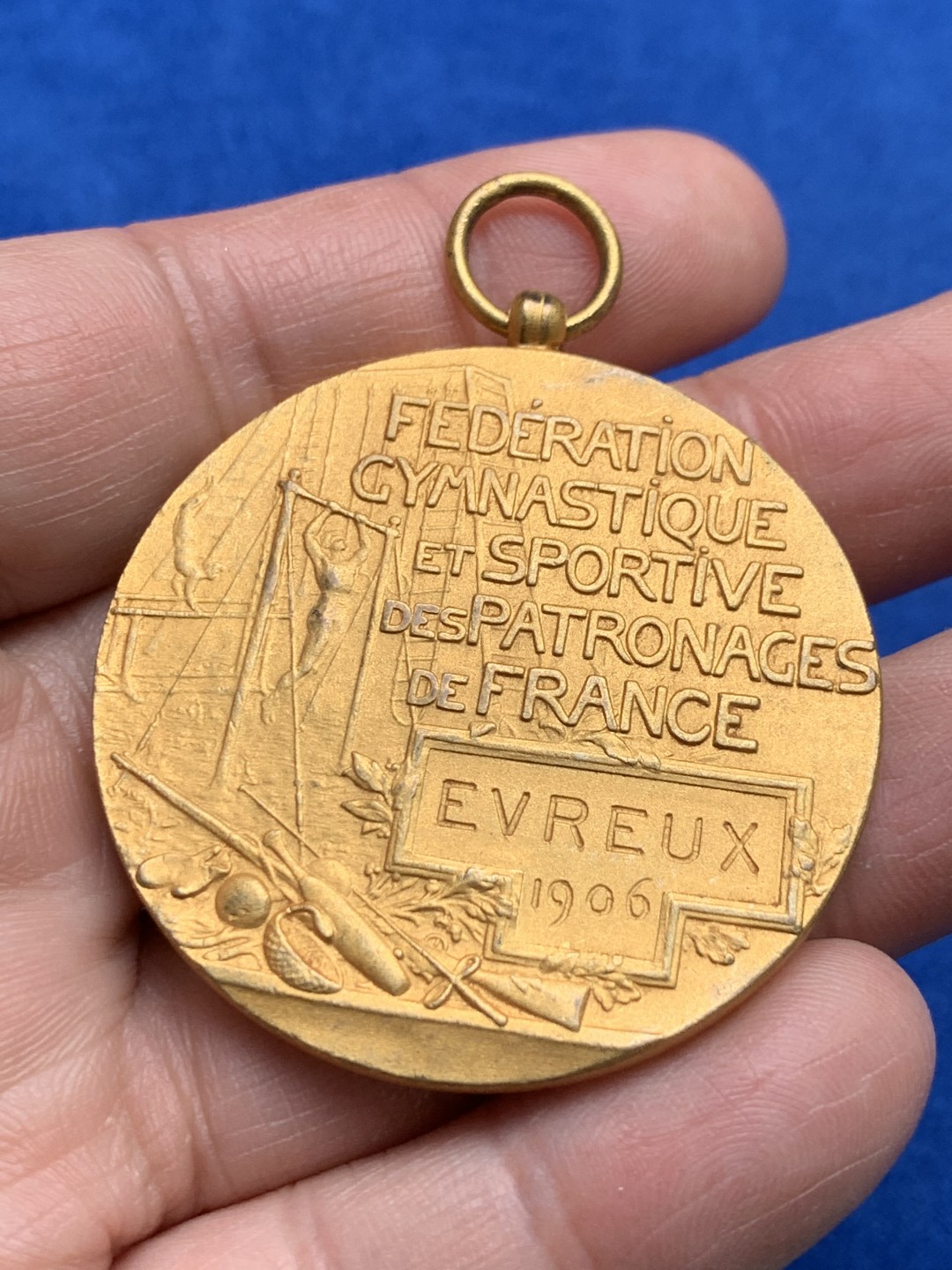 《竞宝斋》第149场-周日，周一，周四 3场 (全场包邮) 1906年法国运动会章，直径45mm，重量41.43g，铜镀金