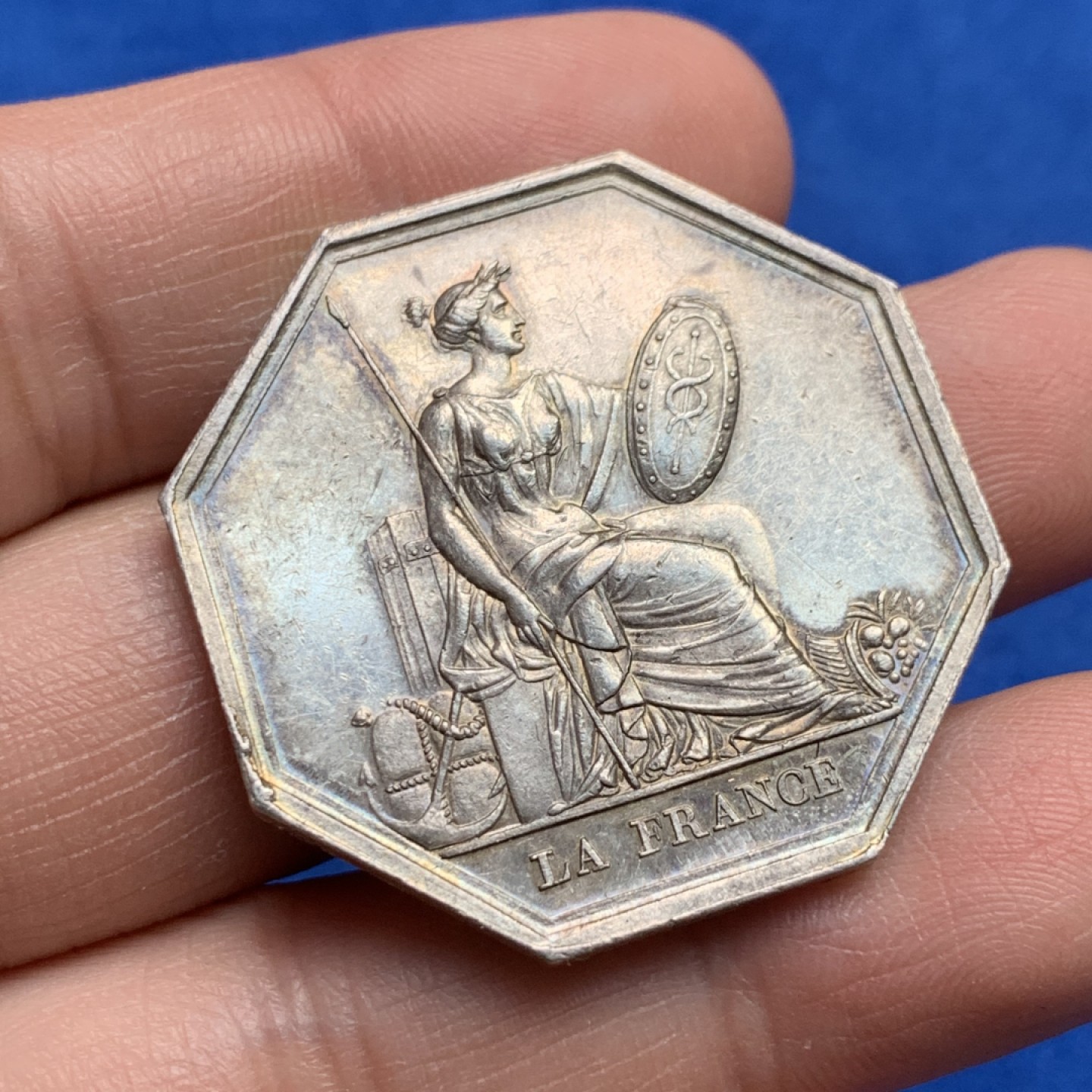 《竞宝斋》第149场-周日，周一，周四 3场 (全场包邮) 法国 1860-1879 八角 银质代币 19.19g，36.2mm，蜜蜂边铭，巴黎火灾保险公司，由皇家法令于1837年2月27号签署，成立于1837年3月18，1848年与法国安全公司合并，正面是雅典娜手持长矛和双蛇盾牌