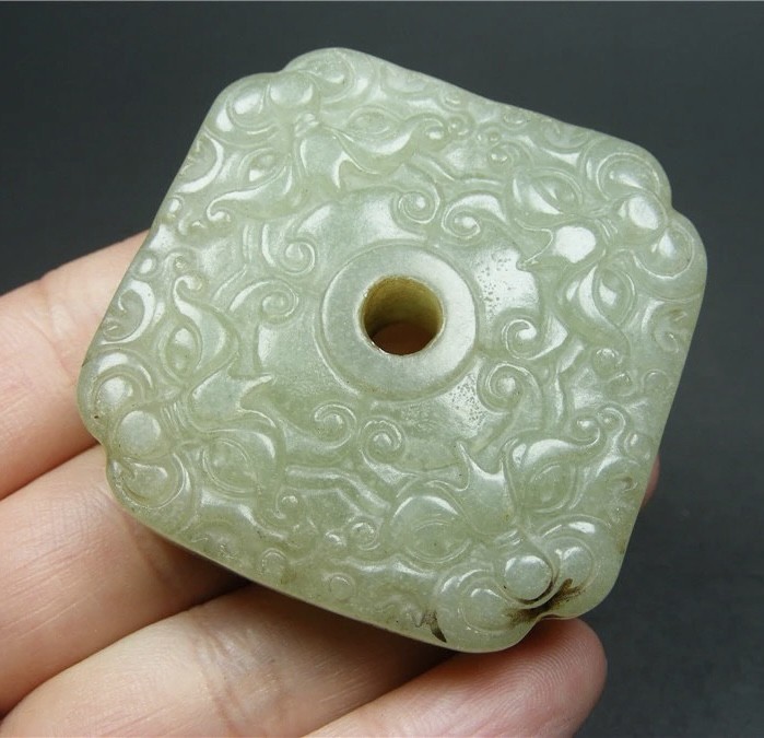 ｜冷门出品｜精选专拍·第贰拾贰场· 地方玉带黑沁双面工厚实四面饕餮兽面纹方形大玉璧佩