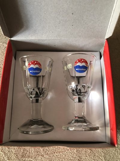 缤纷诚信拍633期 低出2009年茅台内供酒一瓶，送杯子