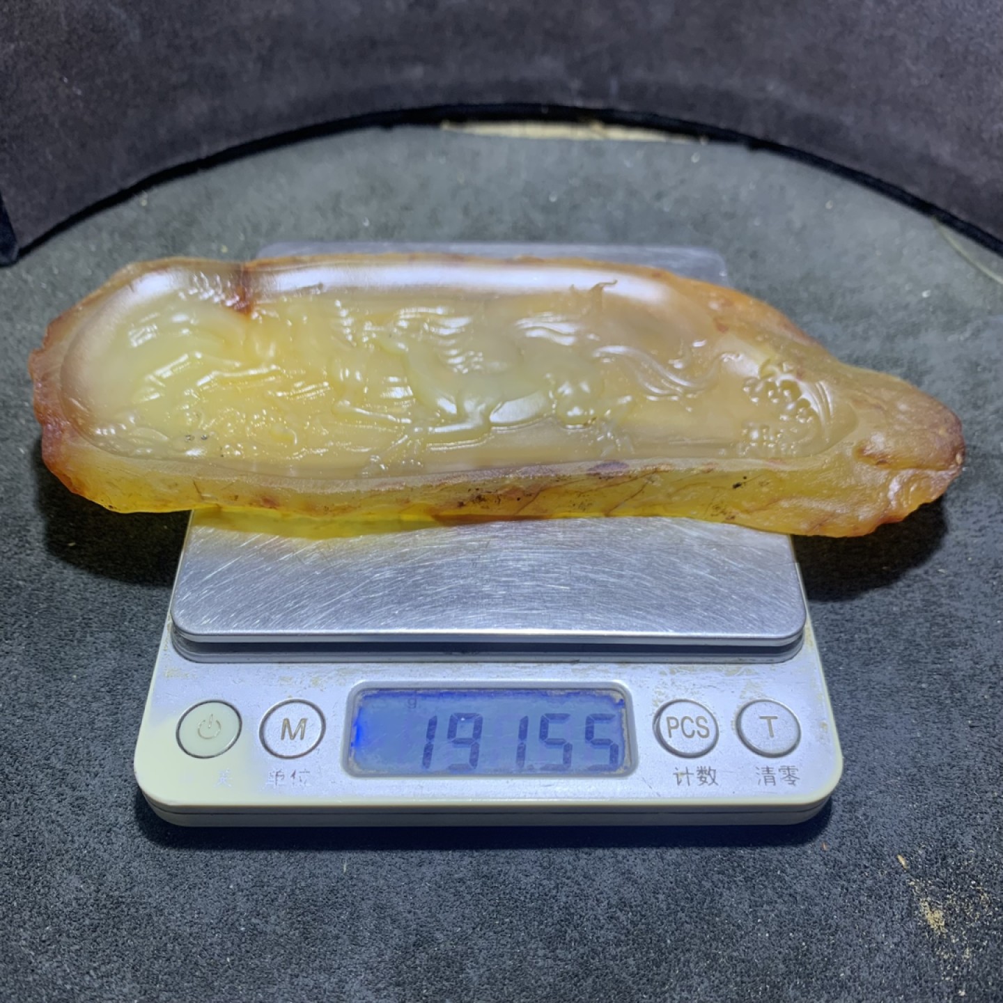 精美天然巴西玛瑙切片雕刻一马当先摆件一个，