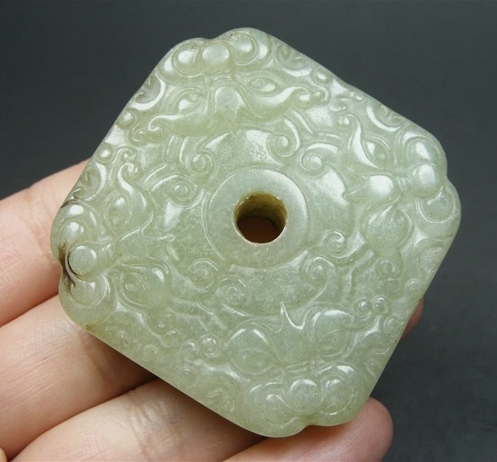 ｜冷门出品｜精选专拍·第贰拾贰场· 地方玉带黑沁双面工厚实四面饕餮兽面纹方形大玉璧佩