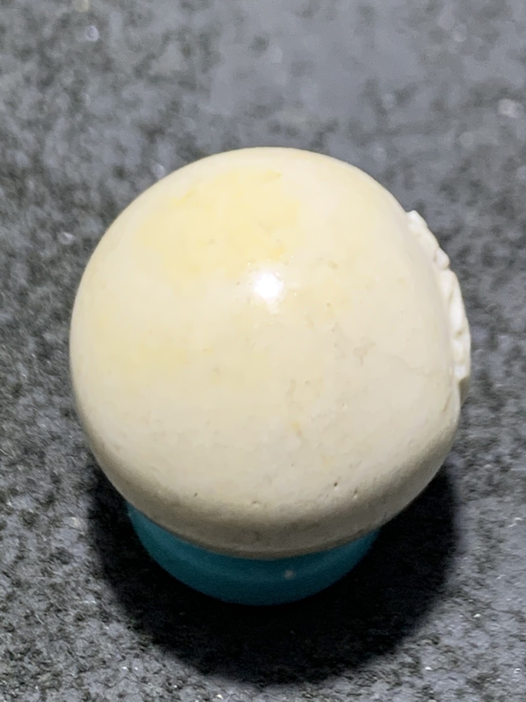 精美戈壁彩玉手工雕刻道字圆珠一个！