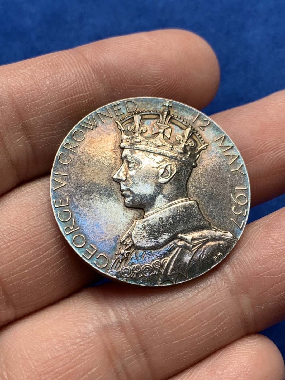 《竞宝斋》第149场-周日，周一，周四 3场 (全场包邮) 英国 乔治六世 1937年 登基纪念银章 15.8克 31.7mm 包浆漂亮