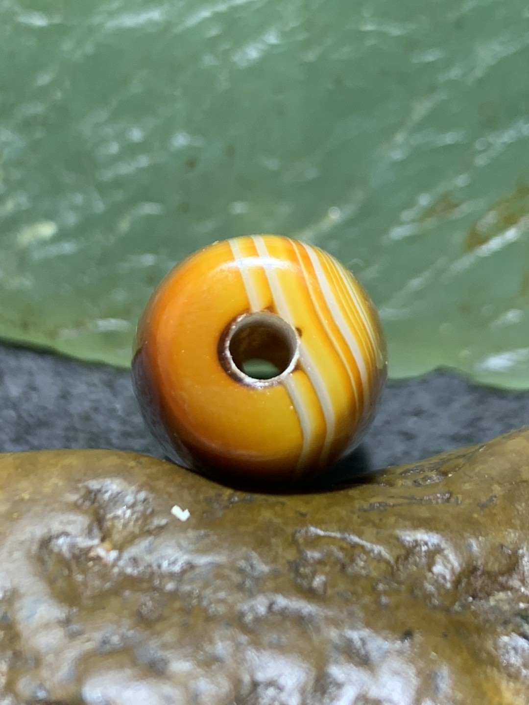 精美高玉化天眼千层纹纹缠丝玛瑙桶珠一颗，