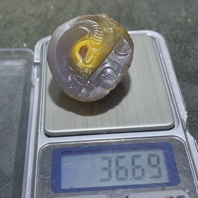 精美亚光蒙料战国红玛瑙高润度原皮雕刻一念之间吊坠一个 精美亚光蒙料战国红玛瑙高润度原皮雕刻一念之间吊坠一个