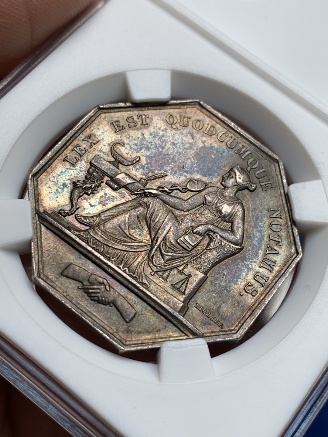 《竞宝斋》第149场-周日，周一，周四 3场 (全场包邮) 法国 1860-1879 八角银质代币 波尔多地区公证人 17.47g，33.5mm，蜜蜂边铭，正义之神坐在左边，靠在一张带有各种标志的桌子前的座位上，手里拿着审慎之神普鲁登斯的蛇镜和契约