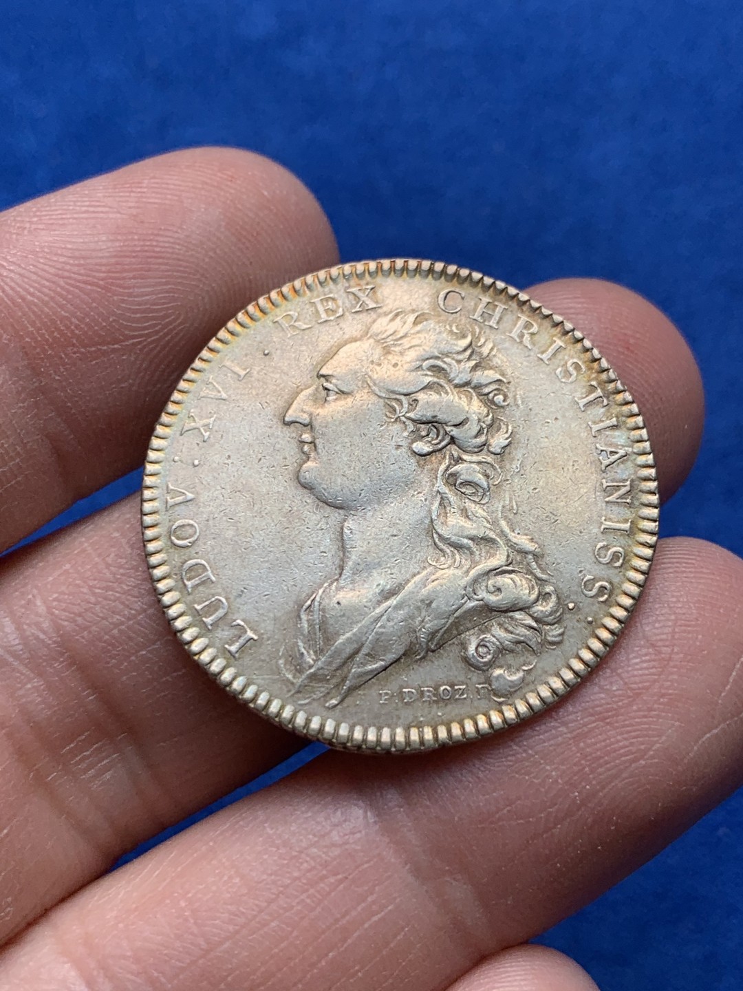 《竞宝斋》第149场-周日，周一，周四 3场 (全场包邮) 法国 1776 路易十六 圆形银质代币 人像清晰 背面元素丰富