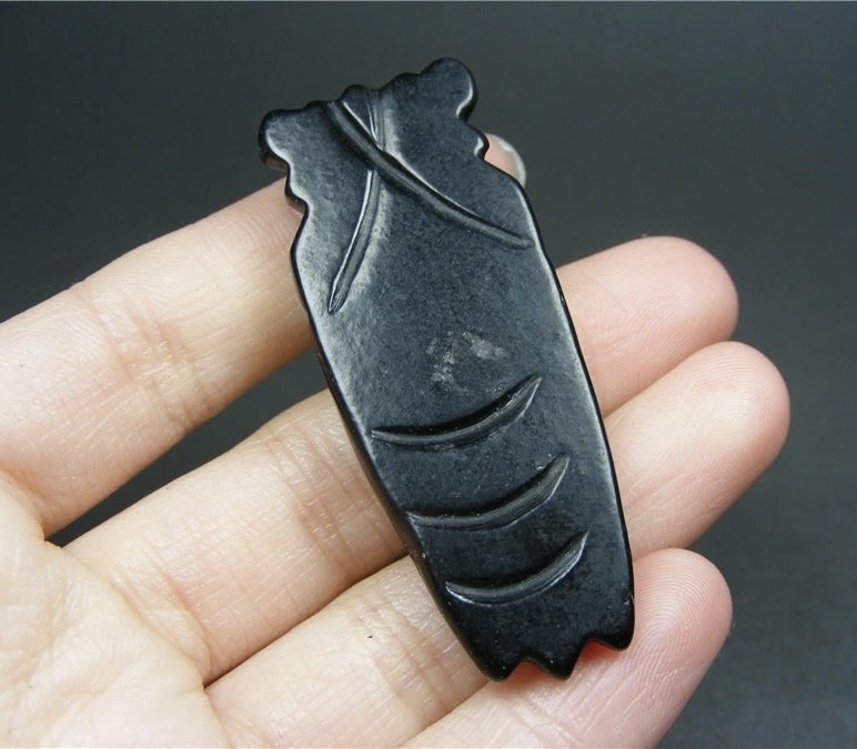 ｜冷门出品｜精选专拍·第贰拾贰场· 和田玉满黑漆古沁圆雕大玉蝉佩