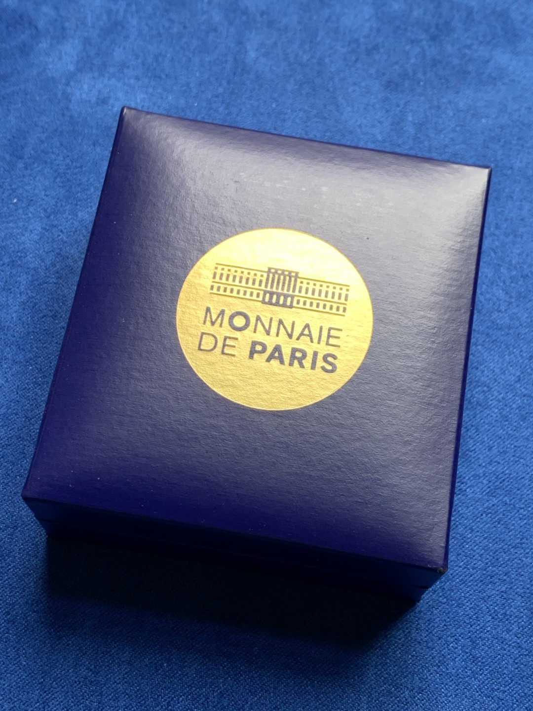 《竞宝斋》第149场-周日，周一，周四 3场 (全场包邮) 2017年 法国 红丝带 精制2欧元原盒