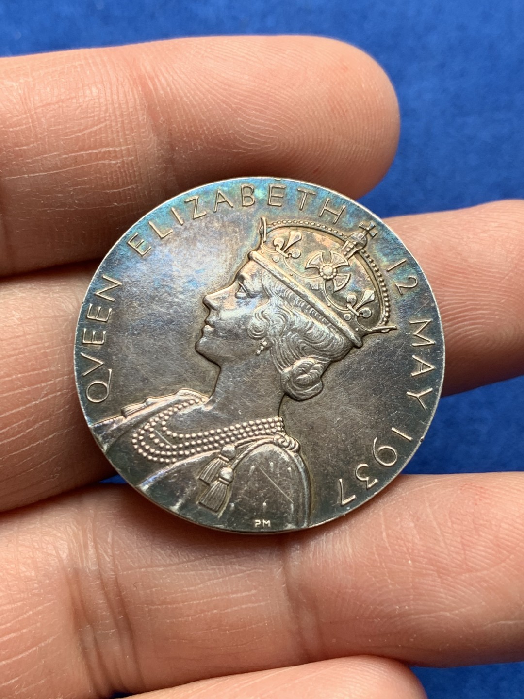 《竞宝斋》第149场-周日，周一，周四 3场 (全场包邮) 英国 乔治六世 1937年 登基纪念银章 15.8克 31.7mm 包浆漂亮