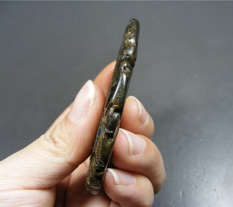 ｜冷门出品｜精选专拍·第贰拾贰场· 地方玉带沁双面工镂空双螭龙蝙蝠寿字大把件