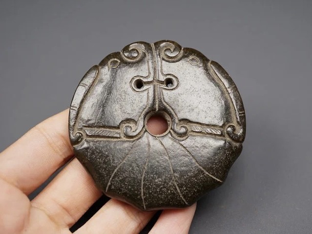 ｜冷门出品｜精选专拍·第贰拾叁场· 和田玉满黑沁 龙纹牌把件