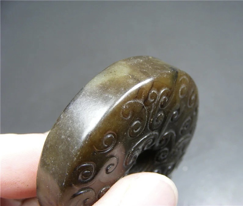 ｜冷门出品｜精选专拍·第贰拾贰场· 地方玉满沁双面工满工卷云纹大圆玉璧