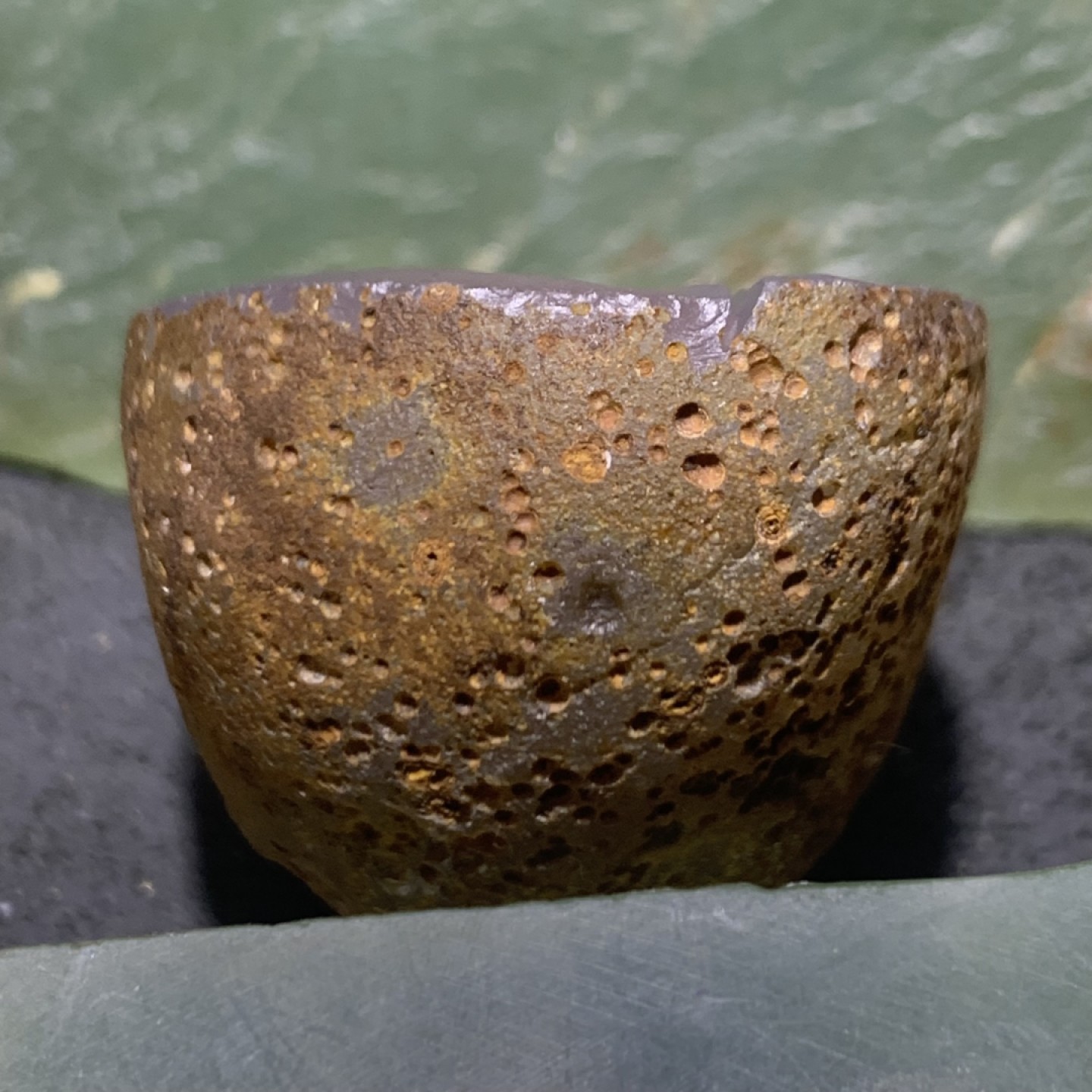 精美亚光蒙料战国红玛瑙高润度原皮雕刻一念之间吊坠一个