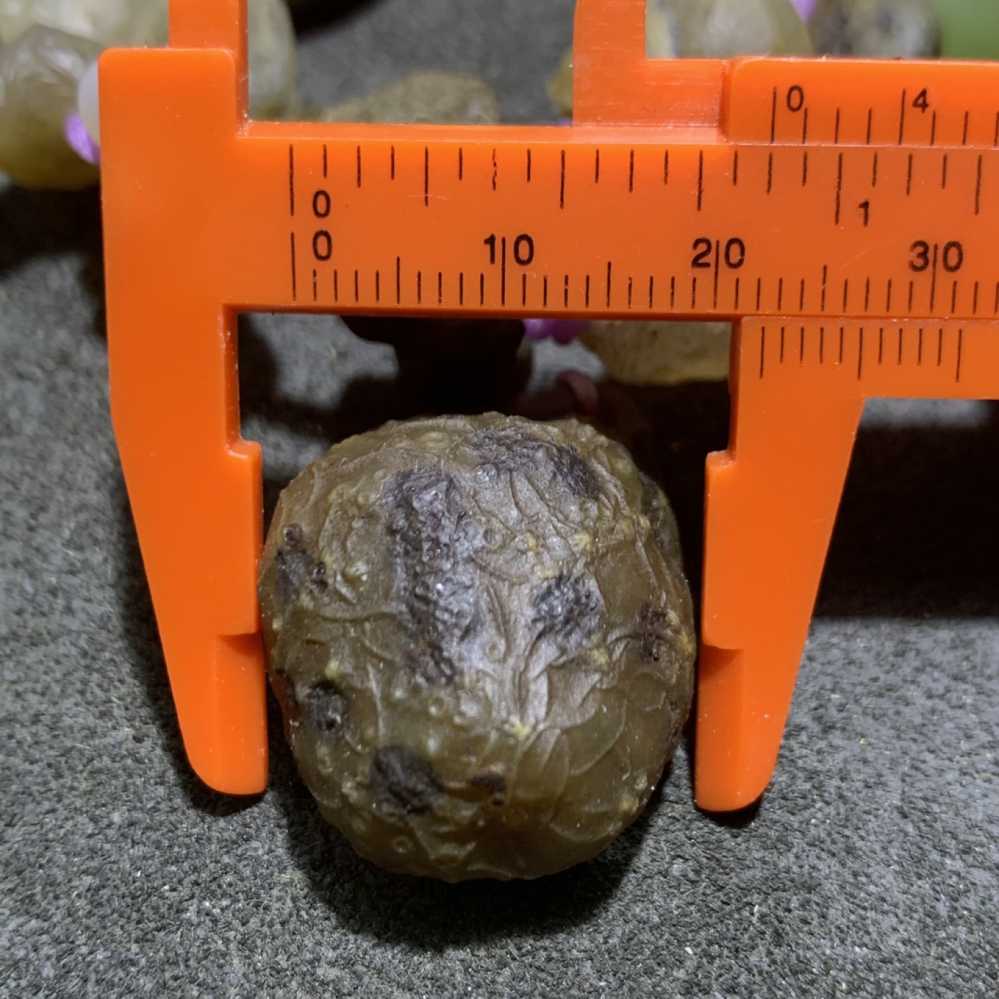 精美阿拉善筋脉石项链一条，