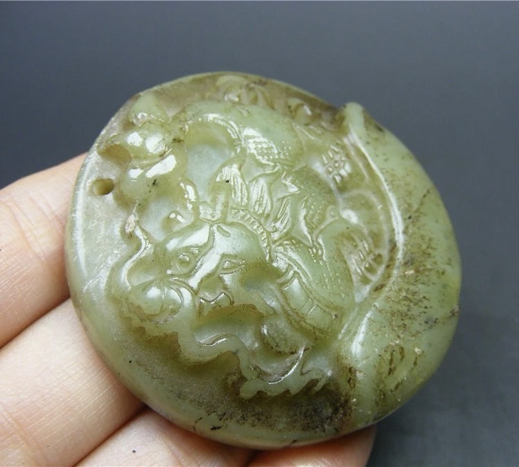 ｜冷门出品｜精选专拍·第贰拾贰场· 地方玉仿古带沁厚实双面工浮雕十二生肖八卦大圆璧