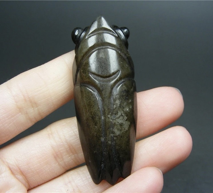 ｜冷门出品｜精选专拍·第贰拾贰场· 和田玉满黑漆古沁圆雕大玉蝉佩