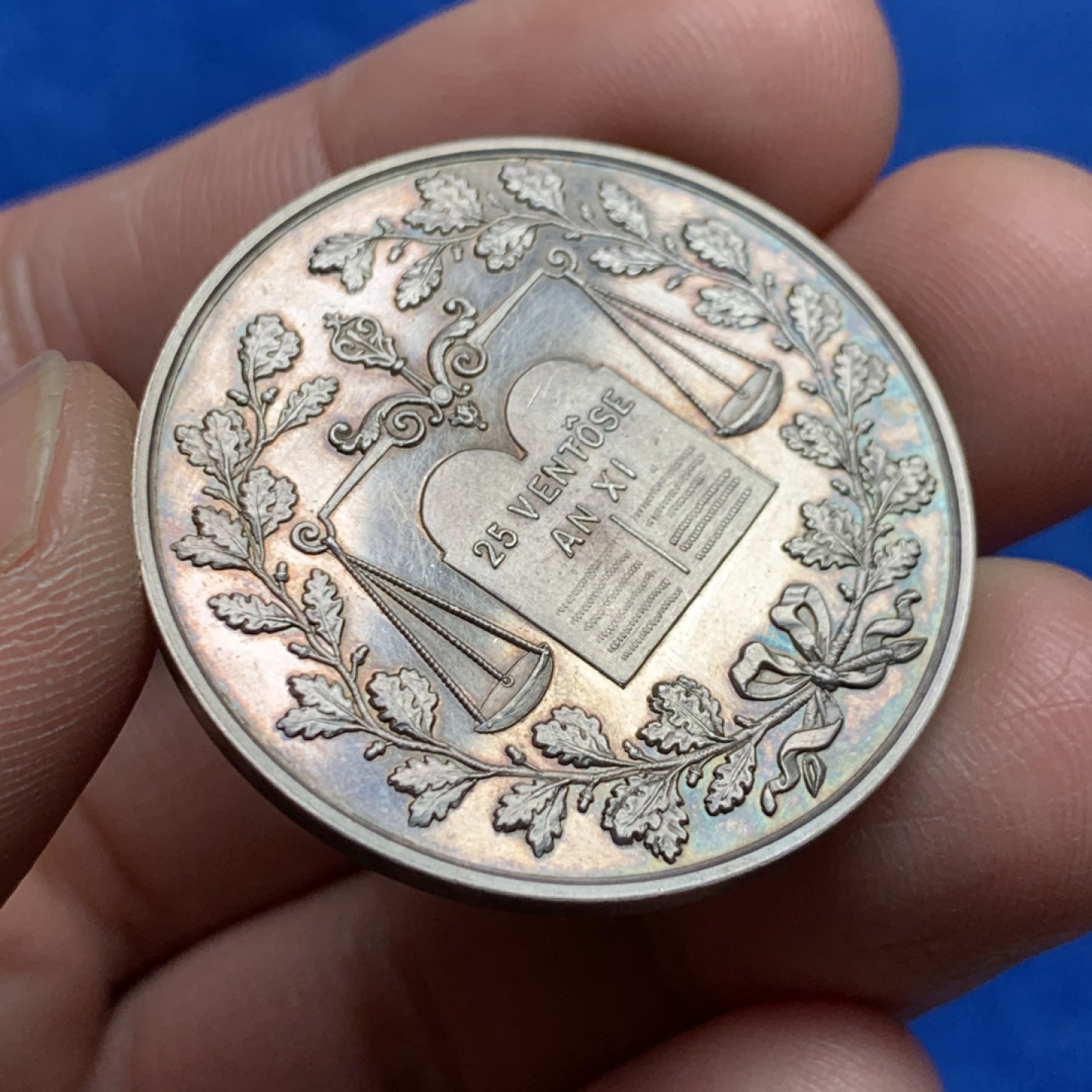 《竞宝斋》第149场-周日，周一，周四 3场 (全场包邮) 法国 1880-1898 法国索米尔郡公证处 圆形银质代币 丰饶角银标，对边直径33.6mm，重量16.6g，状态极好