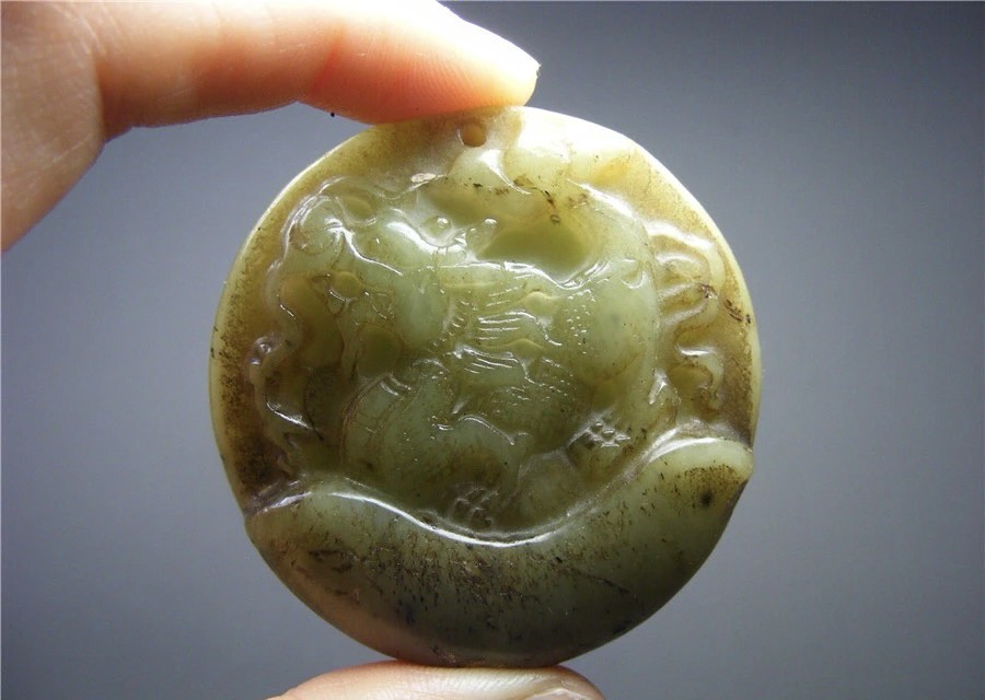 ｜冷门出品｜精选专拍·第贰拾贰场· 地方玉仿古带沁厚实双面工浮雕十二生肖八卦大圆璧