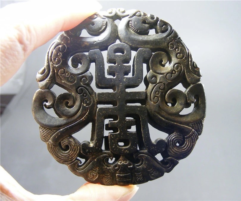 ｜冷门出品｜精选专拍·第贰拾贰场· 地方玉带沁双面工镂空双螭龙蝙蝠寿字大把件