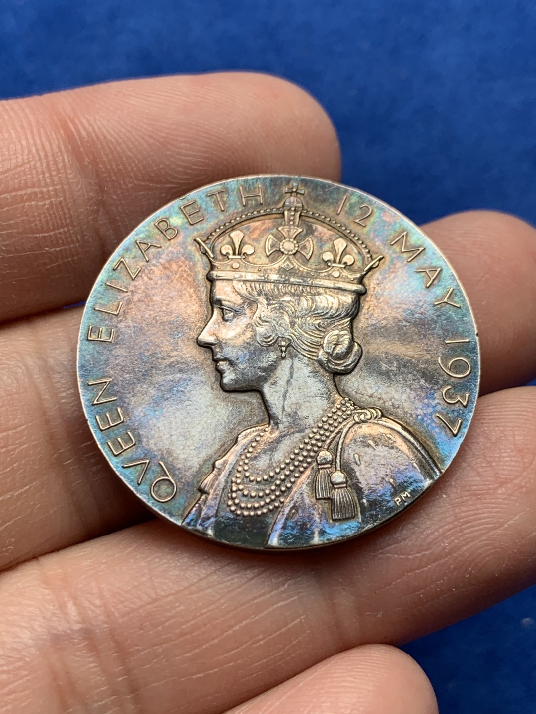 《竞宝斋》第149场-周日，周一，周四 3场 (全场包邮) 英国 乔治六世 1937年 登基纪念银章 15.8克 31.7mm 包浆漂亮