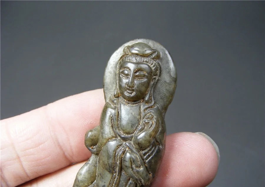 ｜冷门出品｜精选专拍·第贰拾叁场· 地方玉带沁单面工凸起厚实浮雕莲花观音大佩