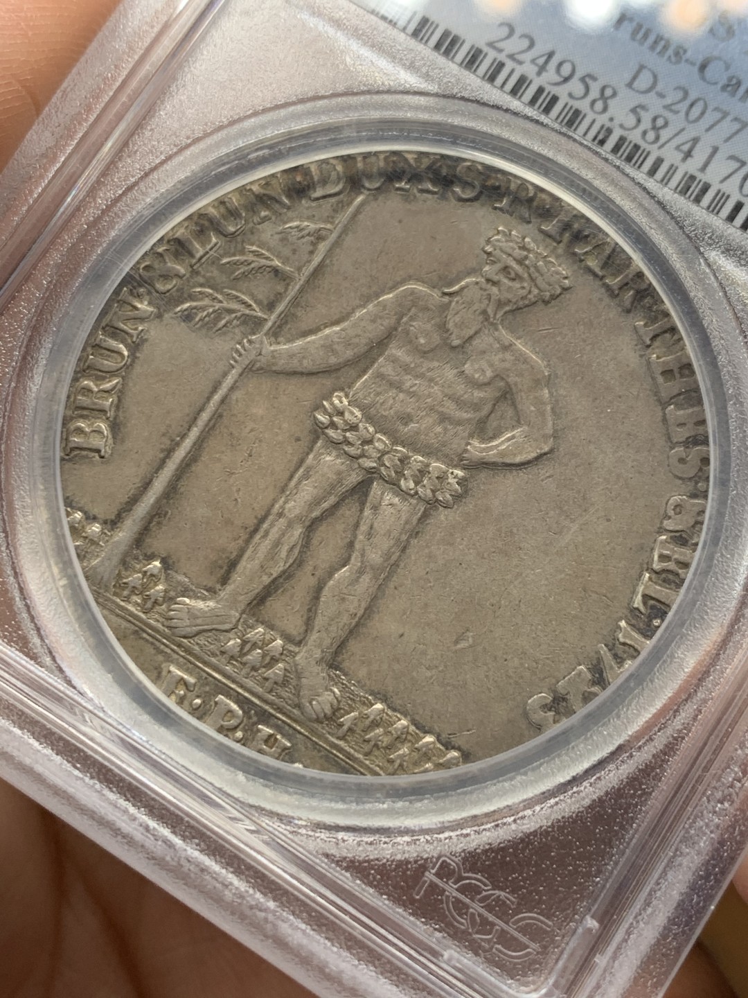 《竞宝斋》第149场-周日，周一，周四 3场 (全场包邮) 唯一冠军分！PCGS AU58 1723年 德国布伦瑞克野人1泰勒大银币 淡灰色包浆 状态舒服 一步到位的藏品 包浆好 加厚盒装