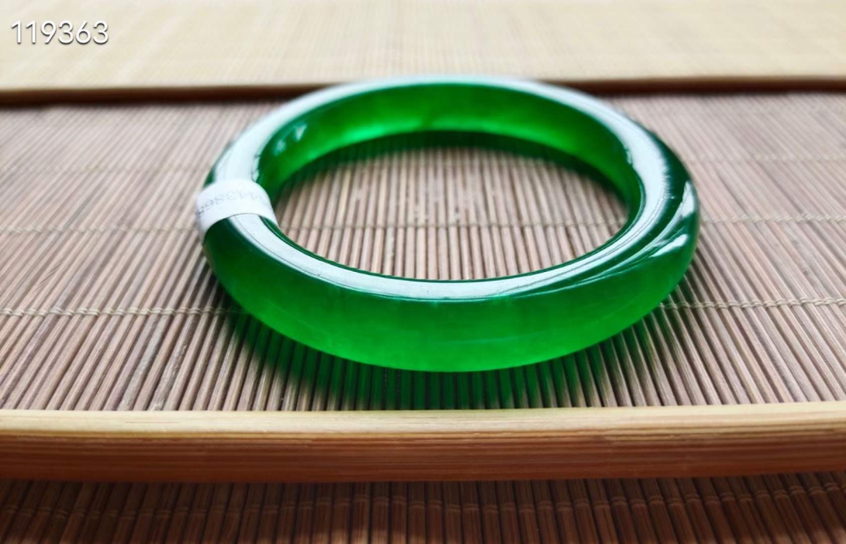 龙石种帝王绿翡翠手镯一对，水头超好，超级完美，口径53/54，重57.4/60.3克