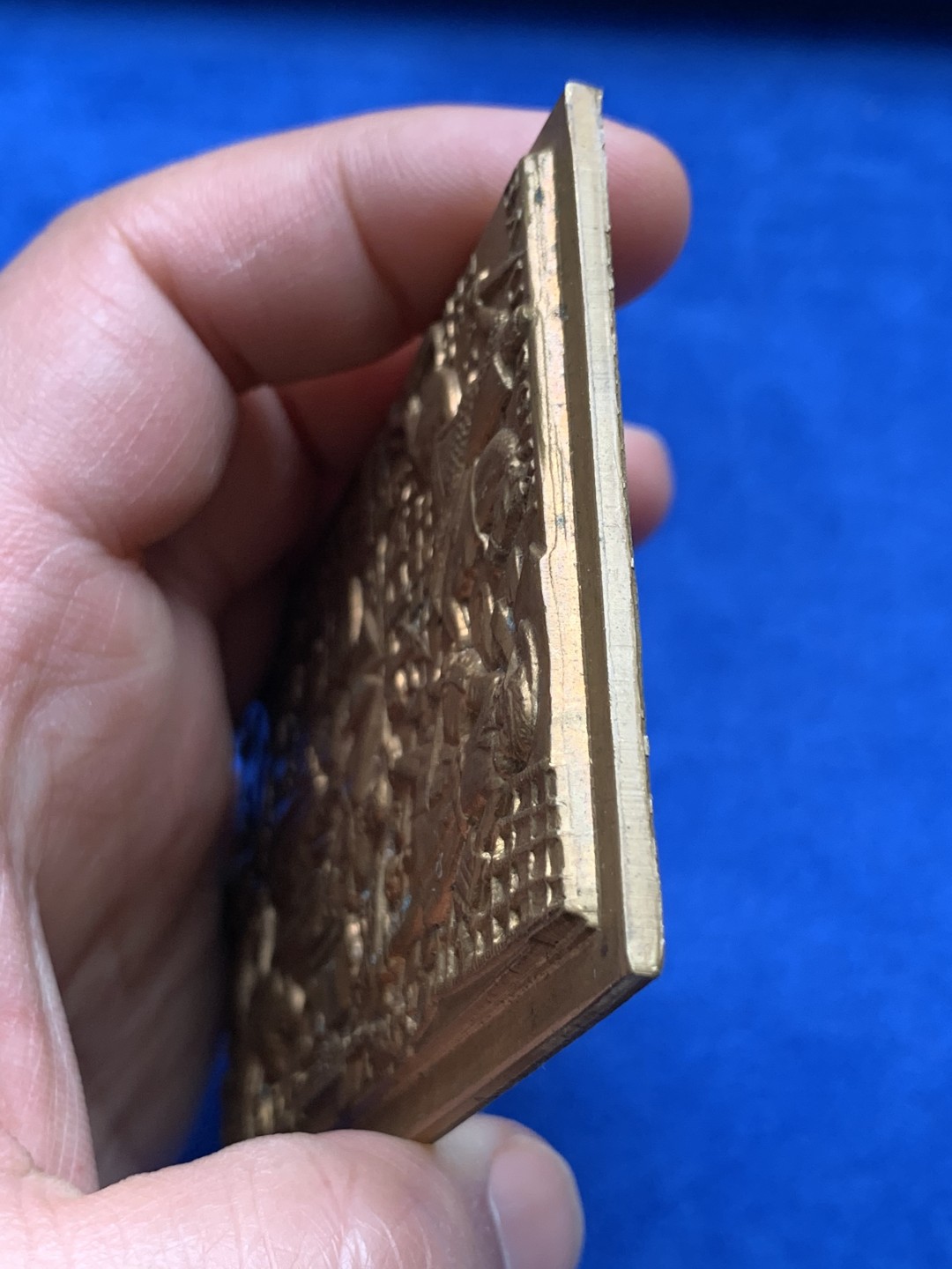 《竞宝斋》第149场-周日，周一，周四 3场 (全场包邮) 欧洲 20世纪 风景艺术纪念方章，有着荷兰的狮子，也有法语的影子 自辩吧 重量220.69g，60mm*100mm，厚重镀金感