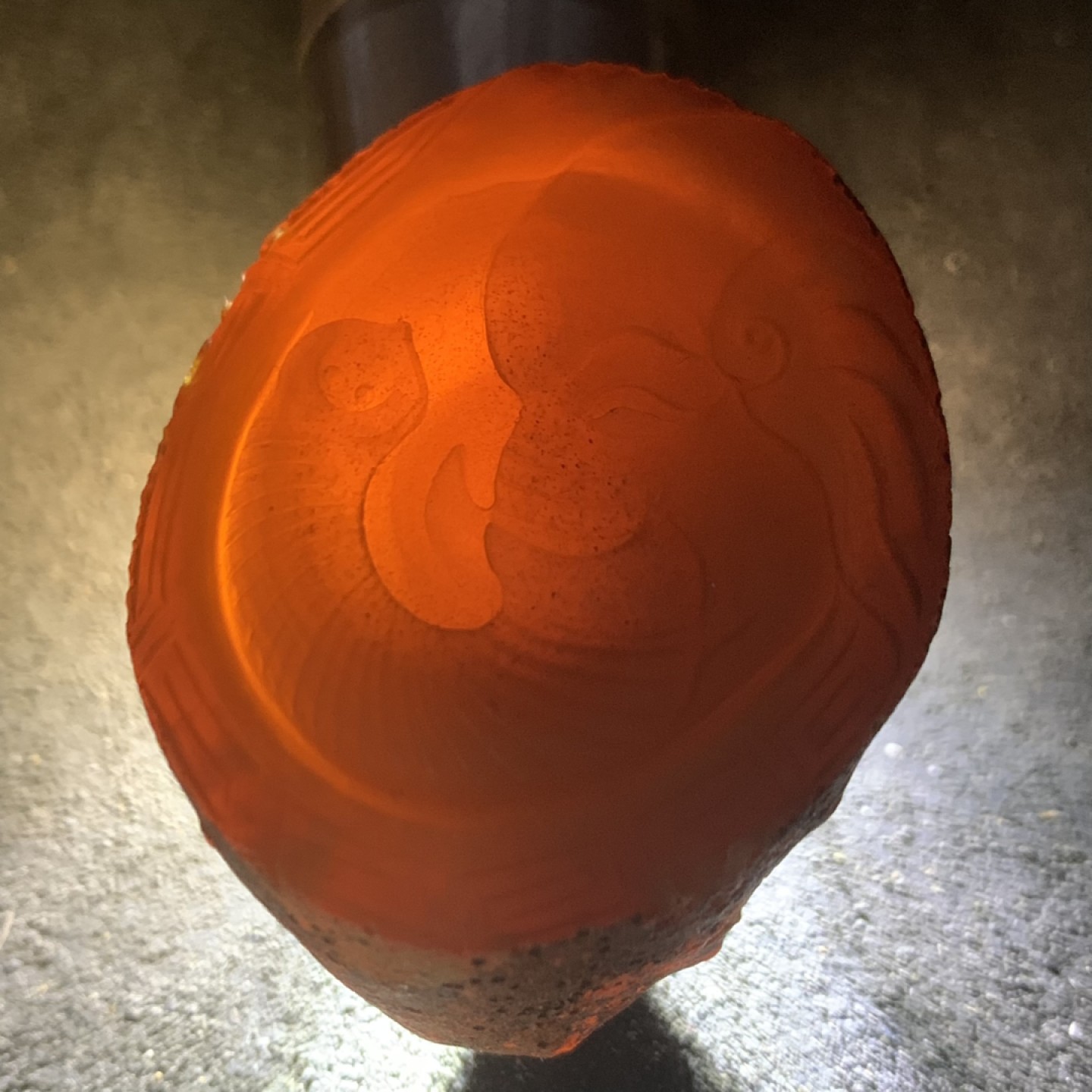 精美亚光蒙料战国红玛瑙高润度原皮雕刻象神吊坠一个