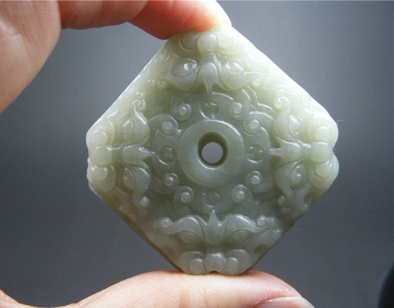 ｜冷门出品｜精选专拍·第贰拾叁场· 和田玉双面工厚实四面饕餮兽面纹方形大玉璧佩