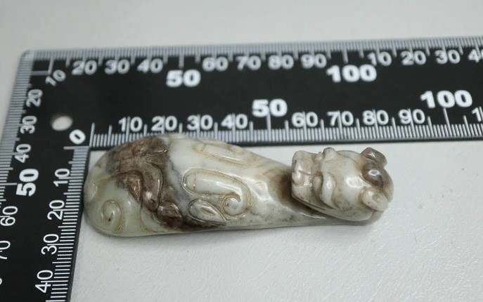 ｜冷门出品｜精选专拍·第贰拾伍场· 和田玉立体的龙代勾 黑沁