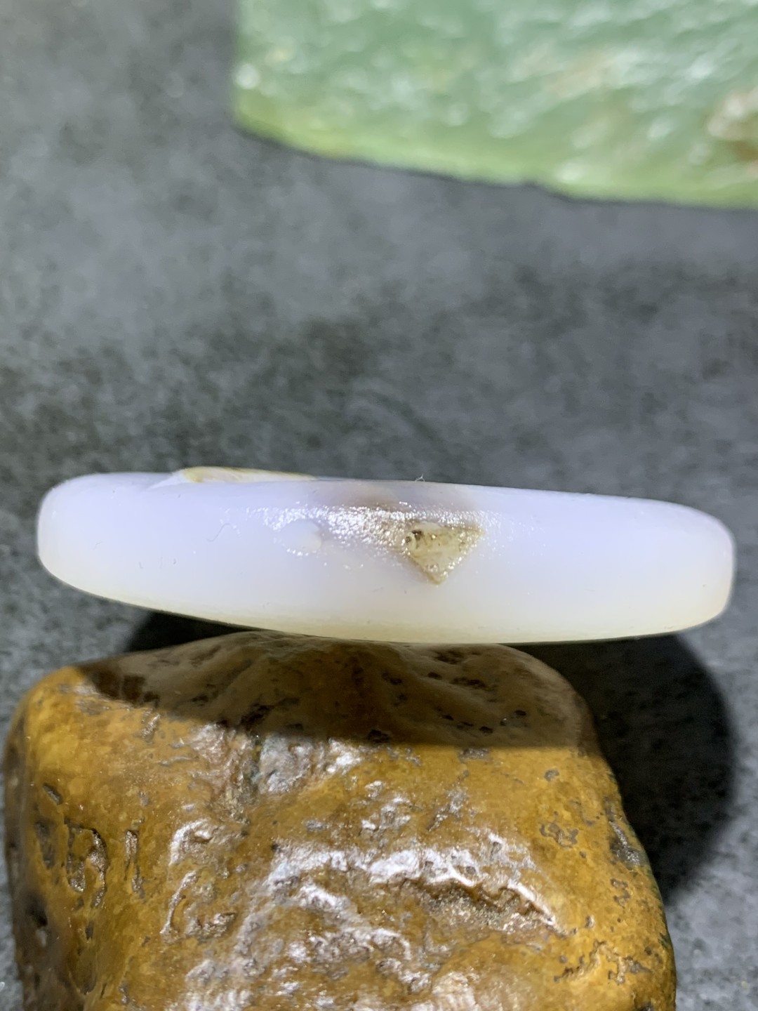 精美亚光高玉化草花纹海洋玉髓手工雕刻富贵有余牌子一个！